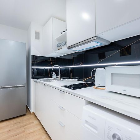Mgr Pokoje W Samym Centrum Warszawy By Metro Rondo Onz - Super Bed Year23 Варшава Екстер'єр фото